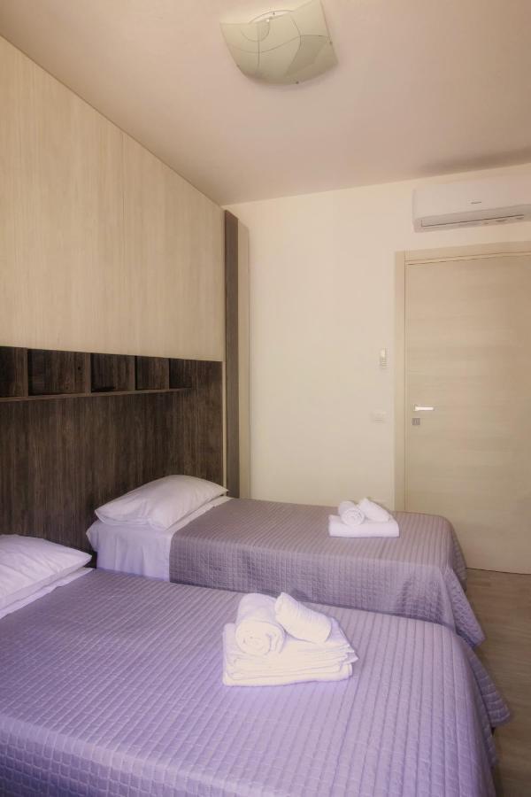 Dd House Family Holiday Apartment Чечина Екстериор снимка