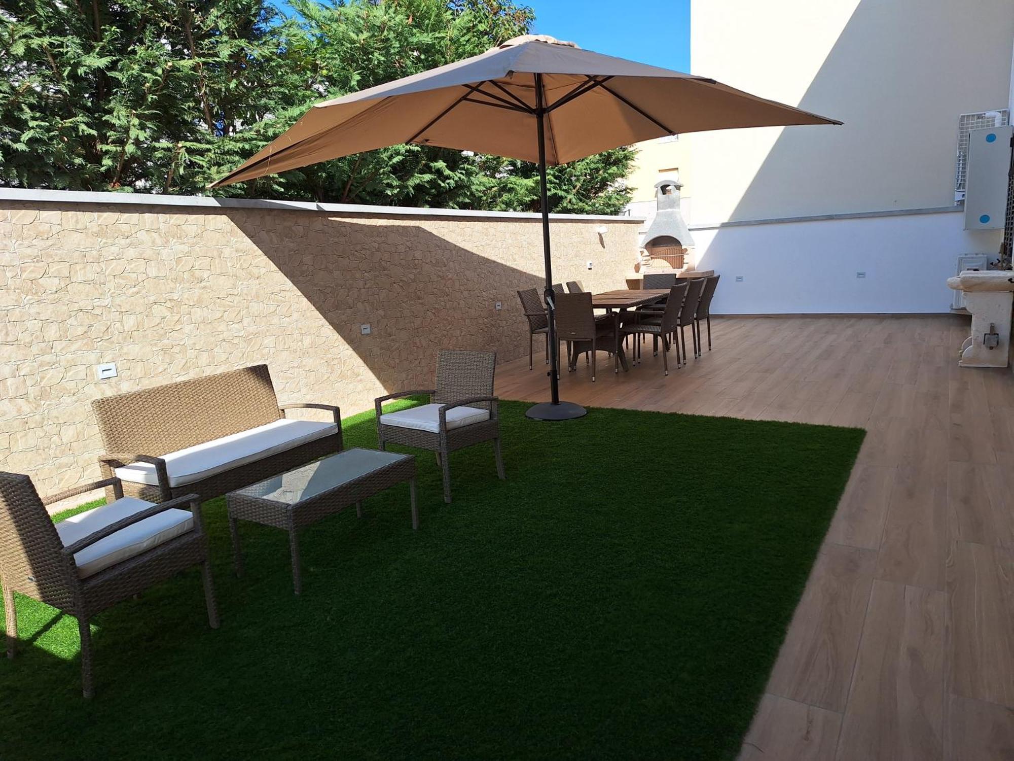 Dd House Family Holiday Apartment Чечина Екстериор снимка